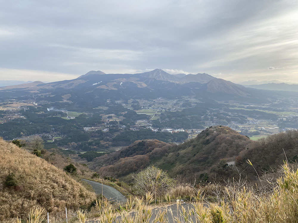 俵山峠展望所から南郷谷を見下ろす。