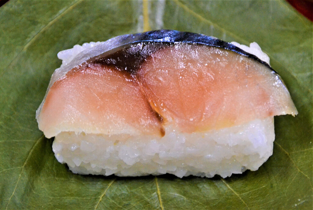 吉野山を代表する郷土料理の柿の葉寿司