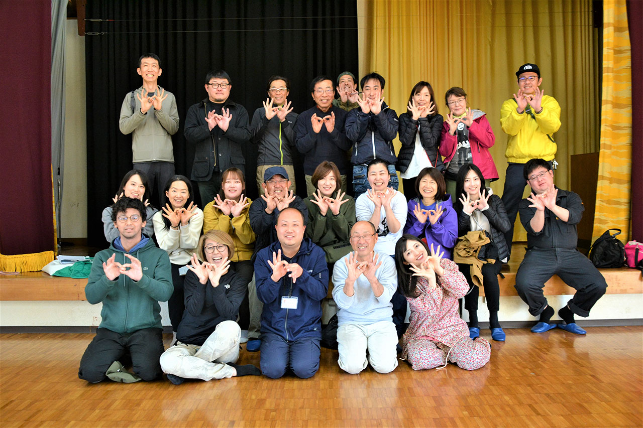 島田代表理事（前列左から２人目）
